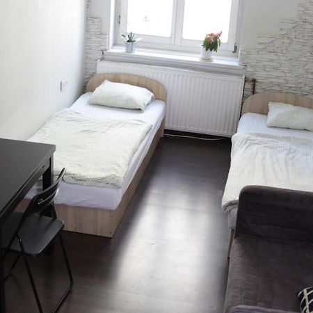 Pit Stop Hostel Poznan Exterior photo